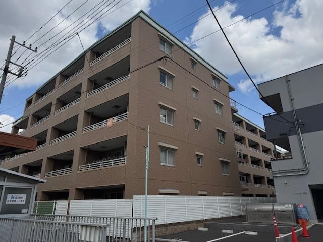 3LDK apartment in Fuchu, Tokyo - Photo 1