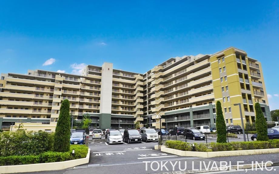 4LDK apartment in Hachioji, Tokyo - Photo 1