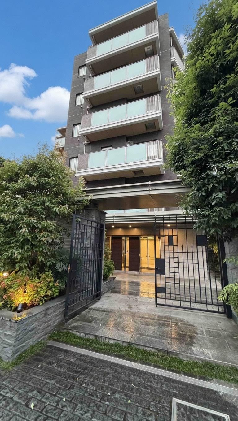 3LDK apartment in Bunkyo Ward, Tokyo - Photo 1