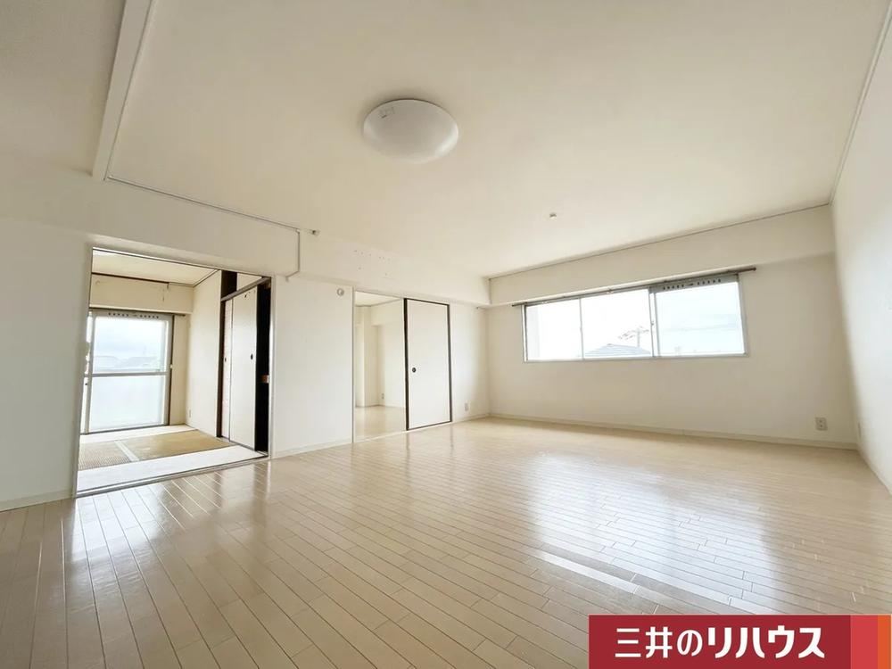 3LDK apartment in Suita, Osaka - Photo 1