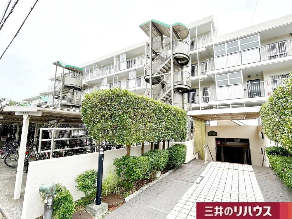 3LDK apartment in Totsuka Ward, Yokohama, Kanagawa - Photo 1