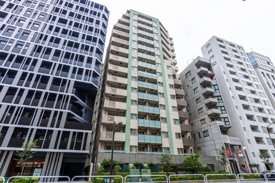 2LDK apartment in Shinjuku Ward, Tokyo - Photo 1