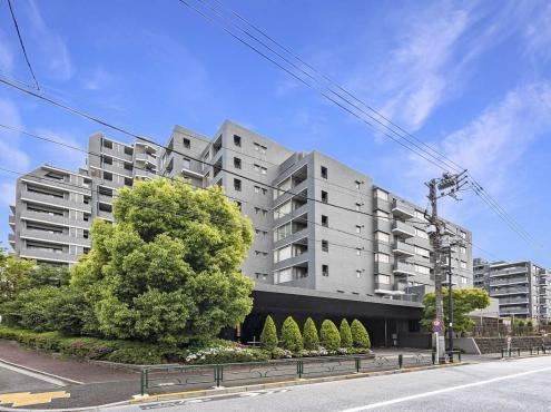2LDK+2S apartment in Shinjuku Ward, Tokyo - Photo 1