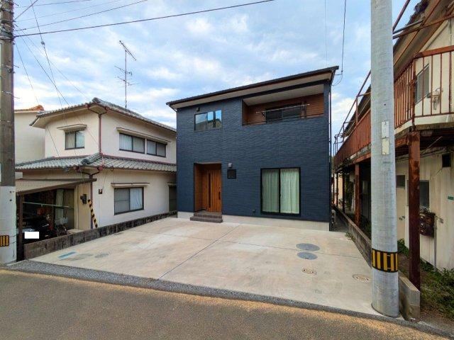 3LDK house in Matsuyama, Ehime - Photo 1
