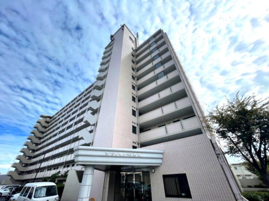 3LDK apartment in Kita Ward, Okayama - Photo 1
