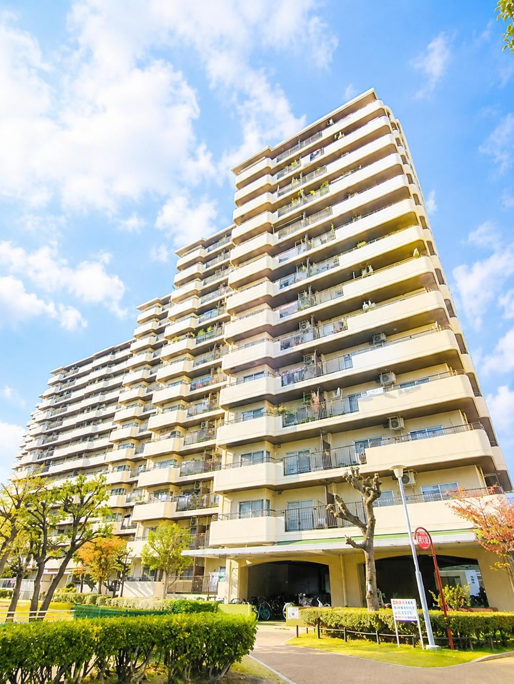 3LDK apartment in Nishiyodogawa Ward, Osaka - Photo 1