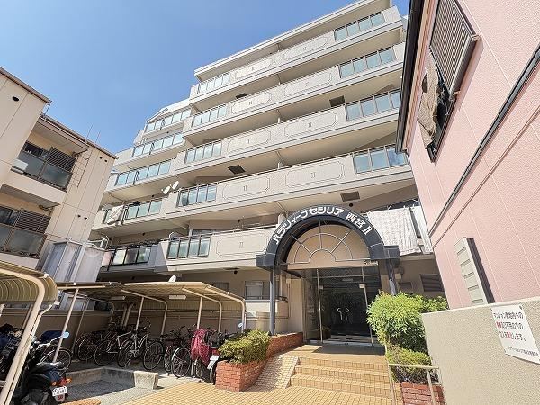 3LDK apartment in Nishinomiya, Hyogo - Photo 1