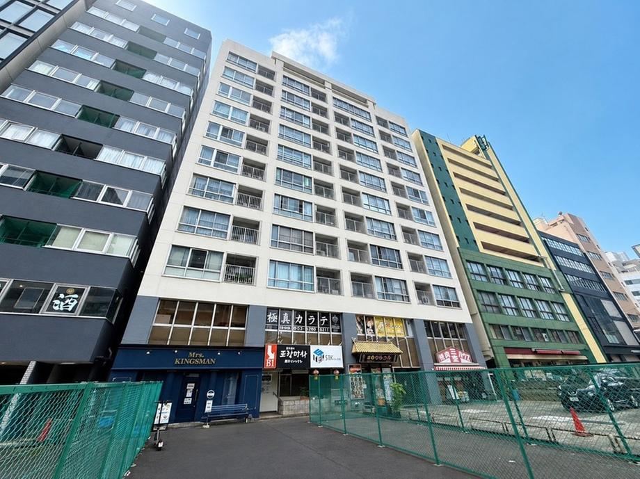 2LDK apartment in Shinjuku Ward, Tokyo - Photo 1