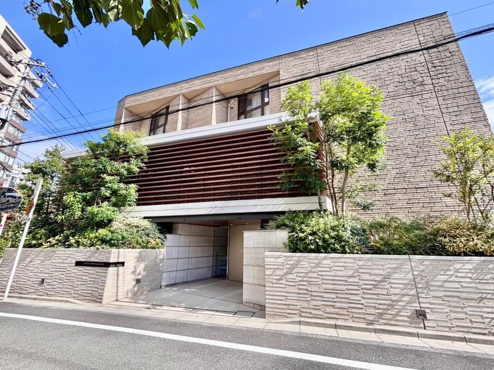 3LDK apartment in Nakano Ward, Tokyo - Photo 1