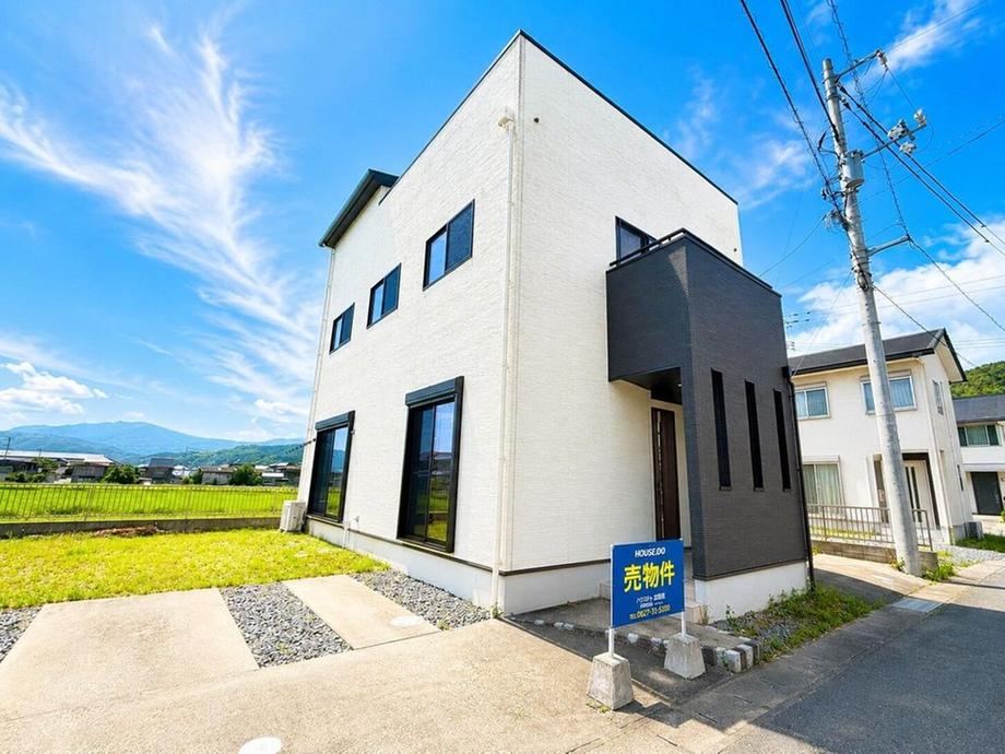 4LDK house in Iwakuni, Yamaguchi - Photo 1