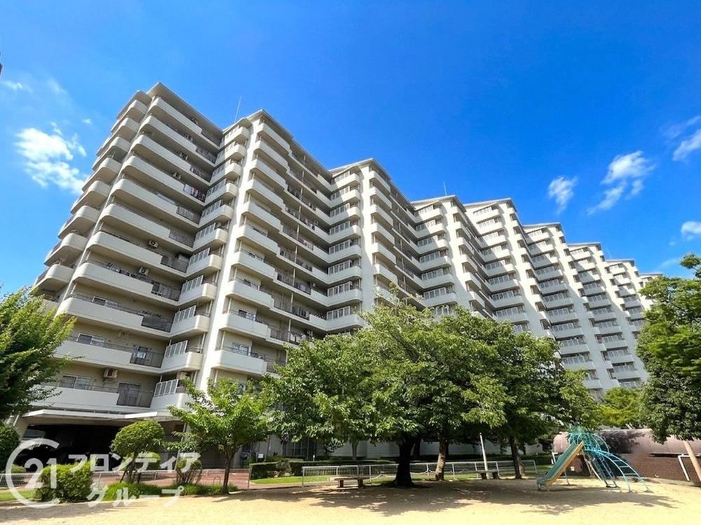 3LDK apartment in Nishiyodogawa Ward, Osaka - Photo 1