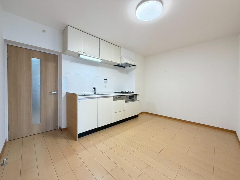 3DK apartment in Totsuka Ward, Yokohama, Kanagawa - Photo 1