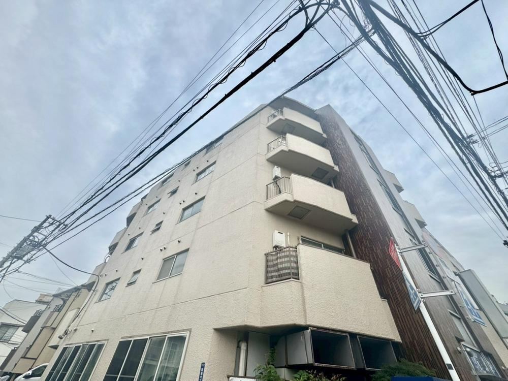2DK apartment in Kita Ward, Tokyo - Photo 1