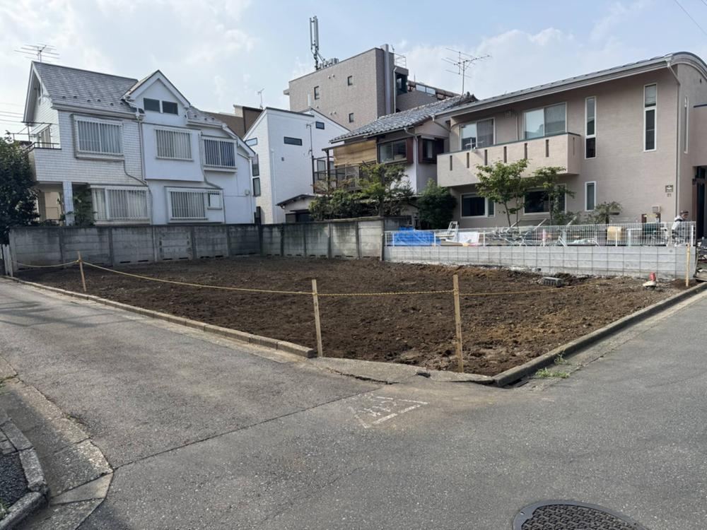 210 m² land in Mitaka, Tokyo - Photo 1