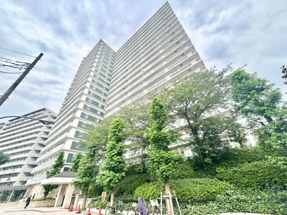 4LDK apartment in Kita Ward, Tokyo - Photo 1