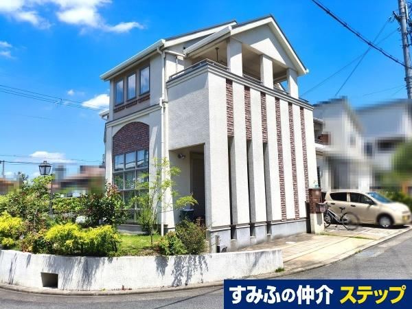 4LDK house in Hirakata, Osaka - Photo 1