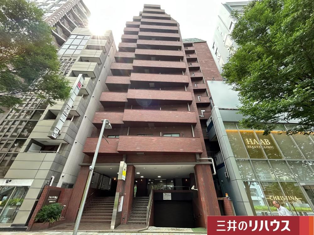 studio apartment in Minato Ward, Tokyo - Photo 1