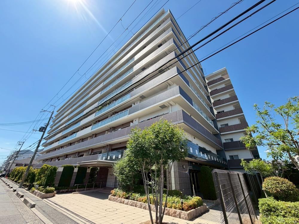 3LDK apartment in Neyagawa, Osaka - Photo 1