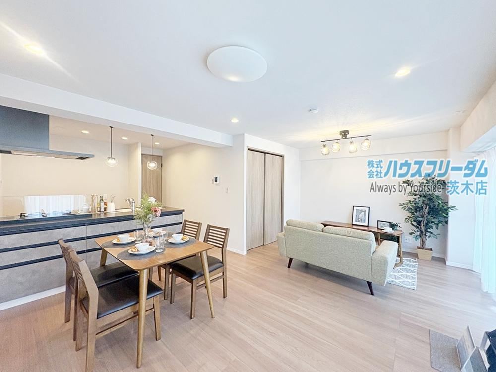 2LDK apartment in Toyonaka, Osaka - Photo 1