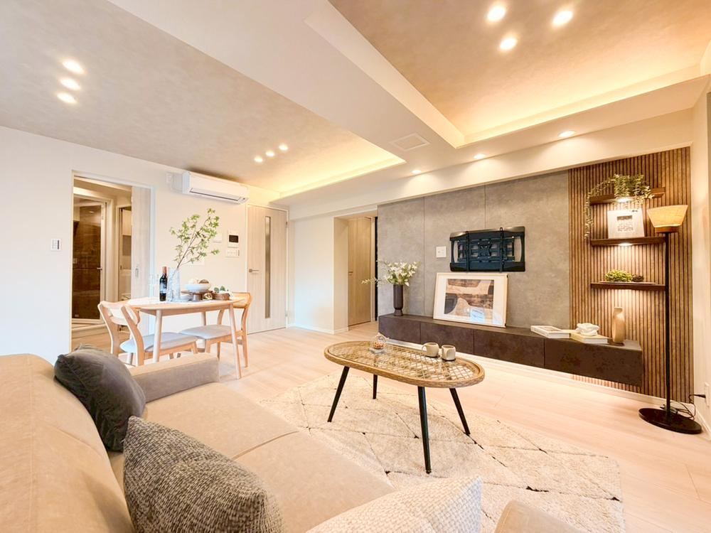2LDK apartment in Minato Ward, Tokyo - Photo 1