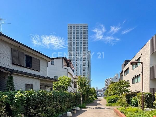 2LDK apartment in Shinagawa Ward, Tokyo - Photo 1