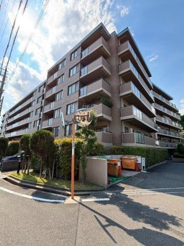 4LDK apartment in Hirakata, Osaka - Photo 1