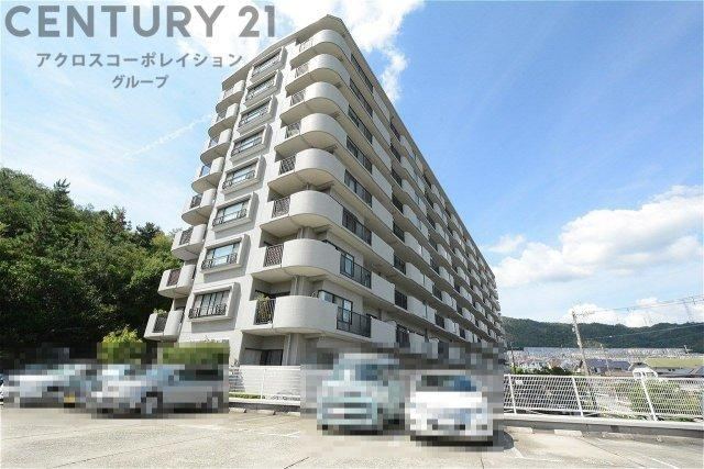 4LDK apartment in Takarazuka, Hyogo - Photo 1