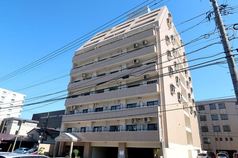 1K apartment in Toyama, Toyama - Photo 1
