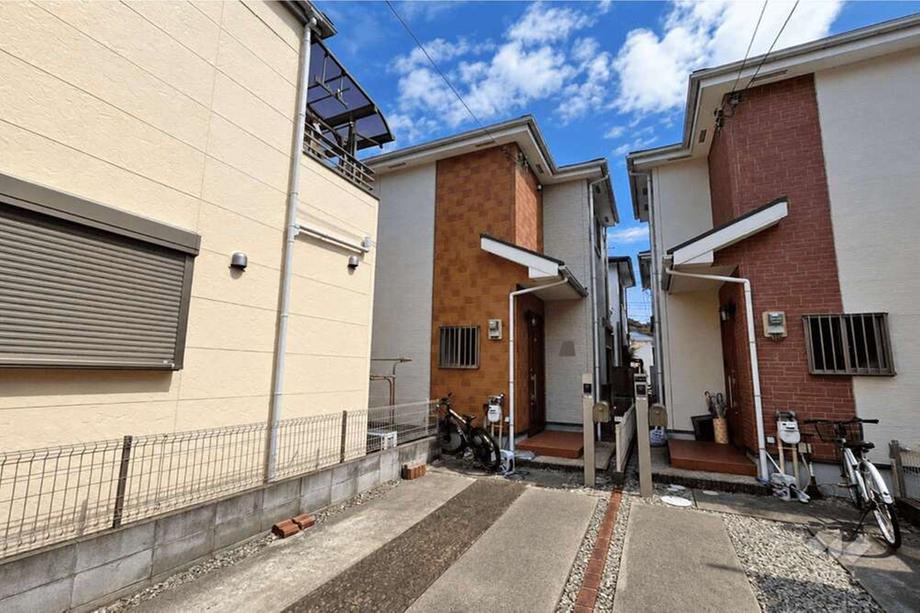 4LDK house in Toyonaka, Osaka - Photo 1