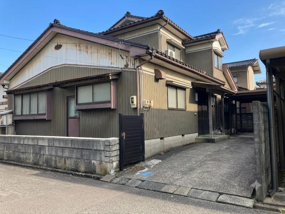 4LDK house in Takaoka, Toyama - Photo 1