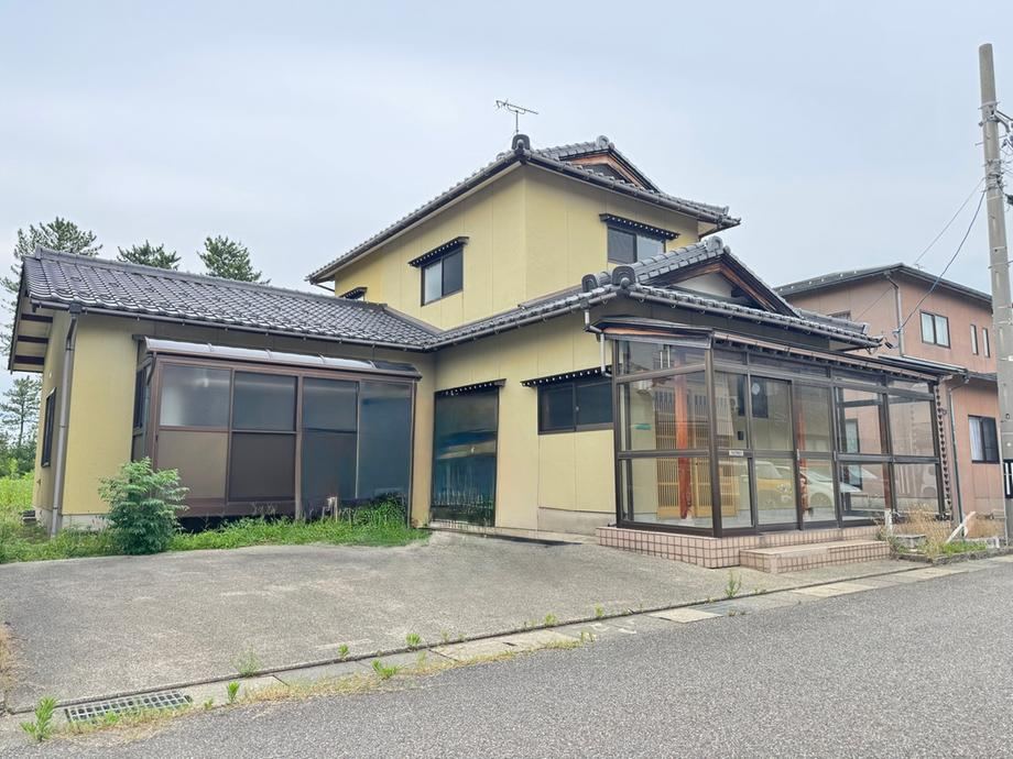 5DK house in Komatsu, Ishikawa - Photo 1