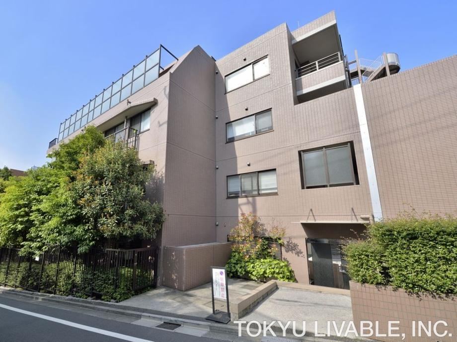 2LDK apartment in Minato Ward, Tokyo - Photo 1