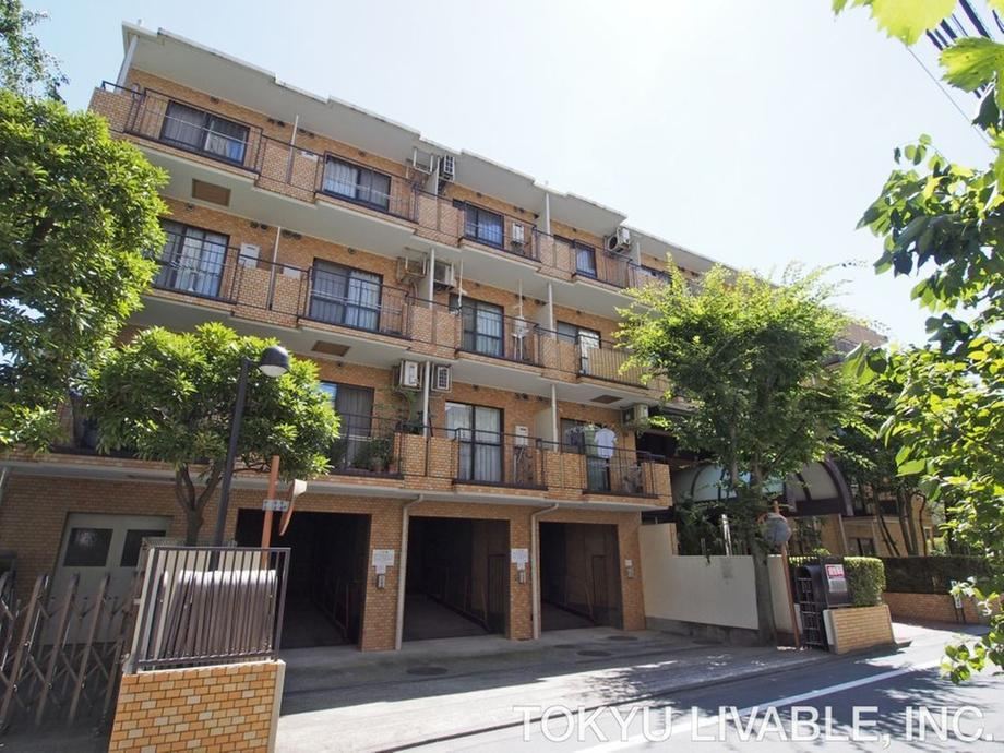 1LDK apartment in Shinjuku Ward, Tokyo - Photo 1