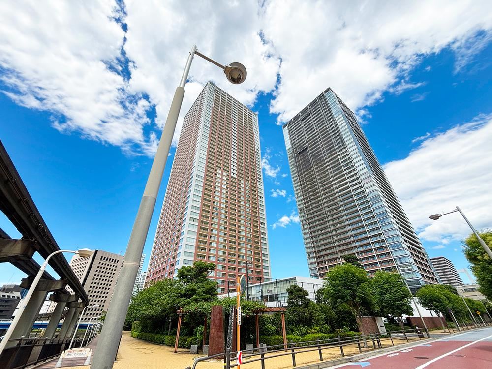 2LDK apartment in Minato Ward, Tokyo - Photo 1