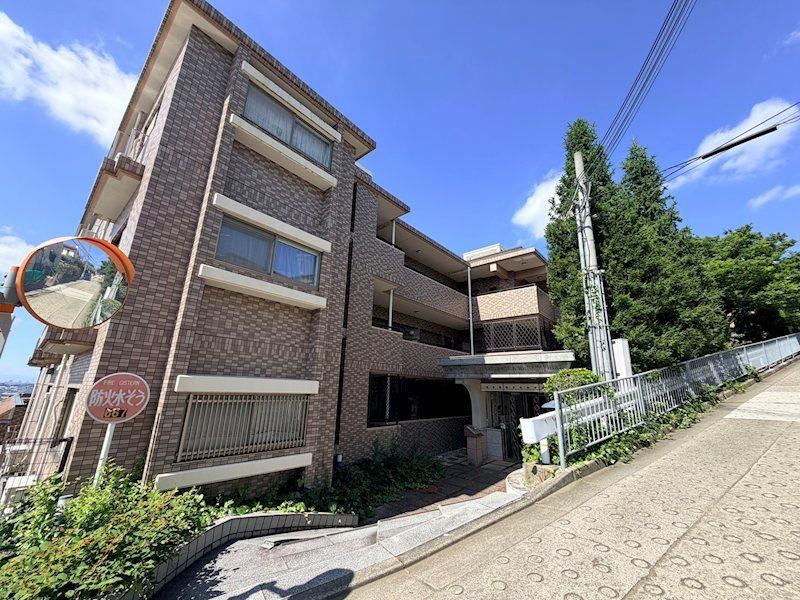 3LDK apartment in Kawanishi, Hyogo - Photo 1