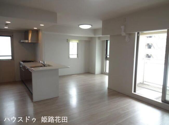 2LDK+S apartment in Himeji, Hyogo - Photo 1