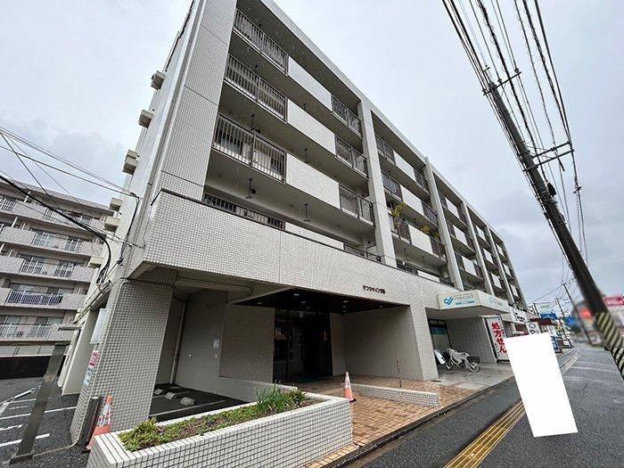 2LDK+S apartment in Minami Ward, Fukuoka - Photo 1