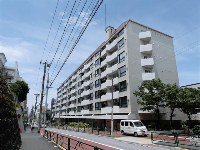 3LDK apartment in Shinjuku Ward, Tokyo - Photo 1