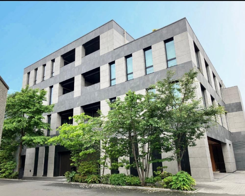3LDK apartment in Minato Ward, Tokyo - Photo 1