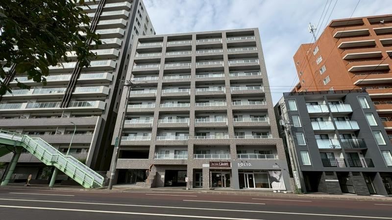 3LDK+S apartment in Nishi Ward, Sapporo, Hokkaido - Photo 1