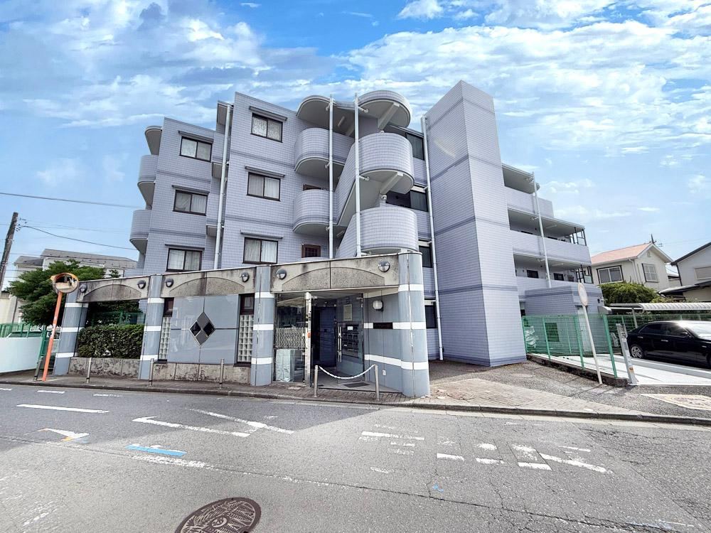 3LDK apartment in Fujisawa, Kanagawa - Photo 1