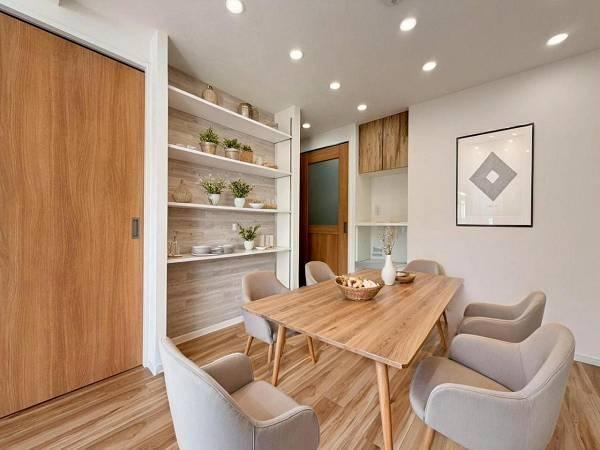 2LDK apartment in Minato Ward, Tokyo - Photo 1