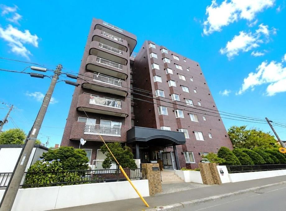 4LDK apartment in Chuo Ward, Sapporo, Hokkaido - Photo 1