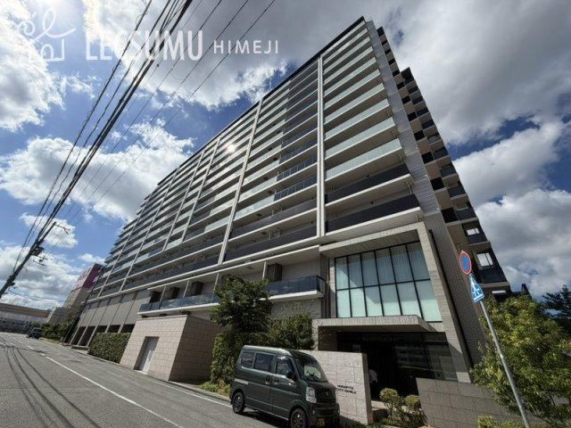 4LDK apartment in Himeji, Hyogo - Photo 1