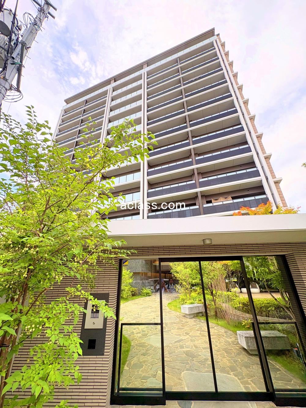 3LDK apartment in Higashiyodogawa Ward, Osaka - Photo 1