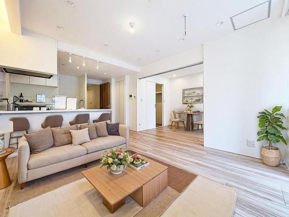 2LDK apartment in Chiyoda Ward, Tokyo - Photo 1