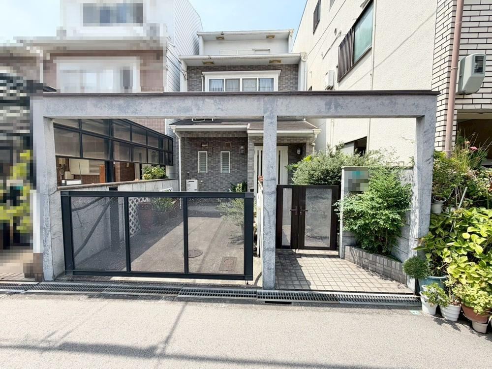 5LDK house in Suminoe Ward, Osaka - Photo 1