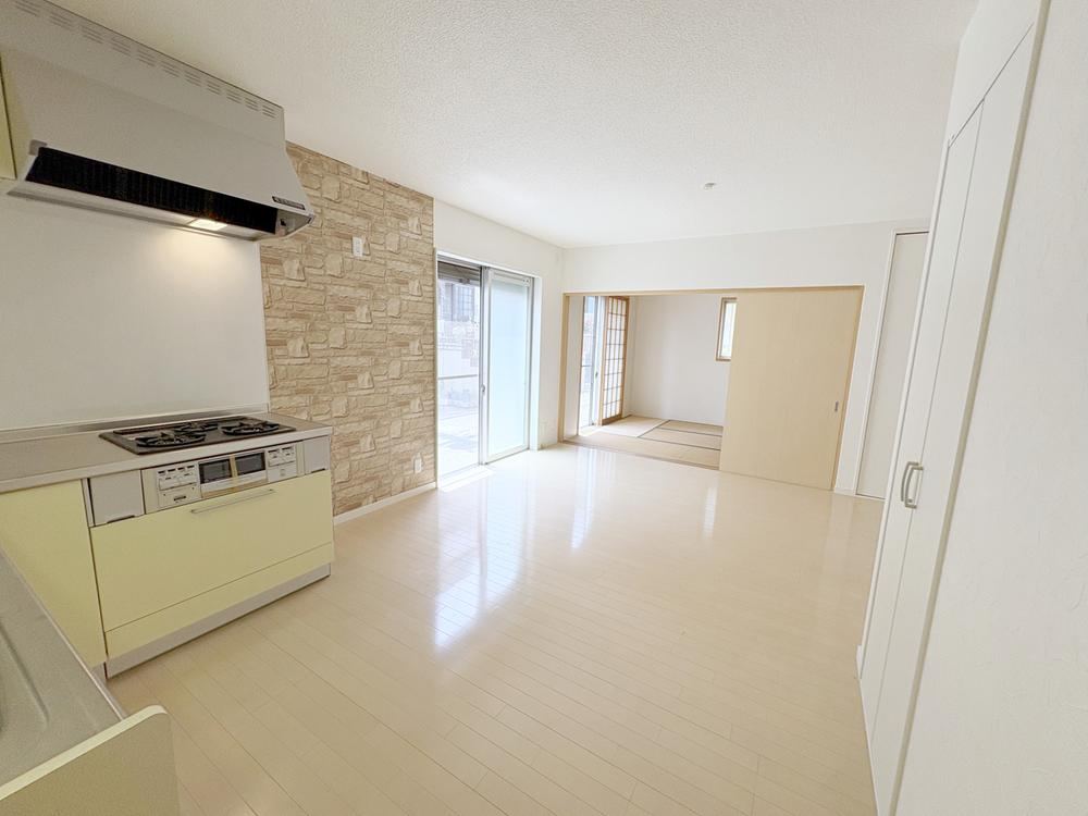 4LDK house in Higashiosaka, Osaka - Photo 1