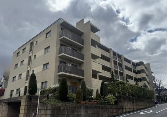 3LDK apartment in Hirakata, Osaka - Photo 1