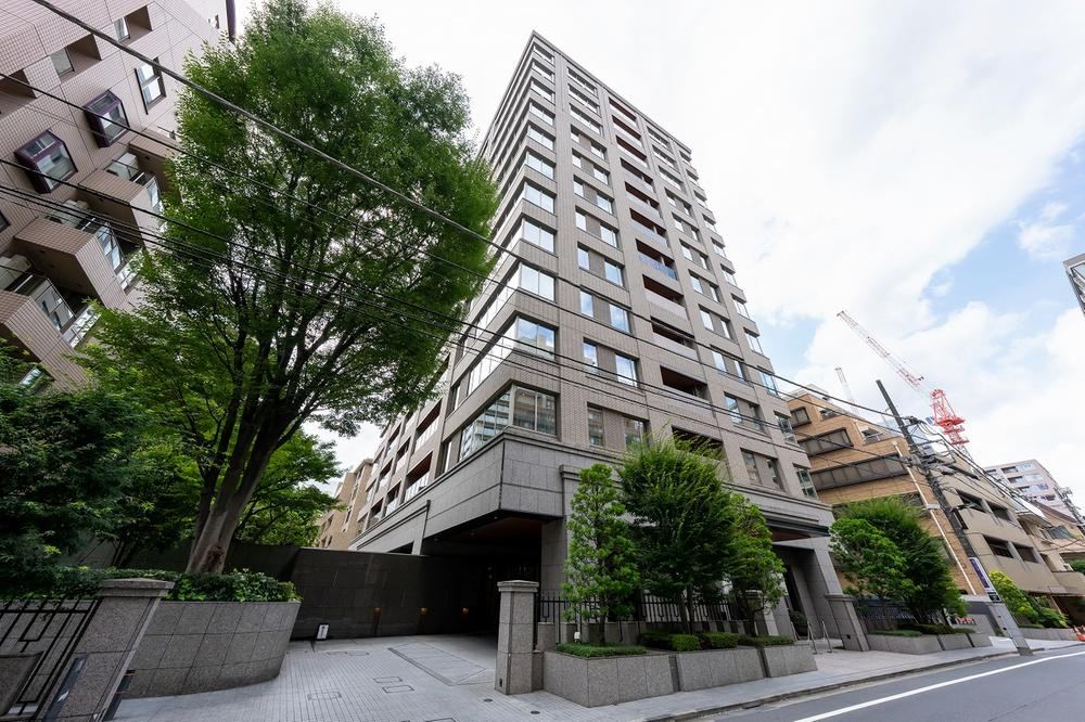 3LDK apartment in Chiyoda Ward, Tokyo - Photo 1